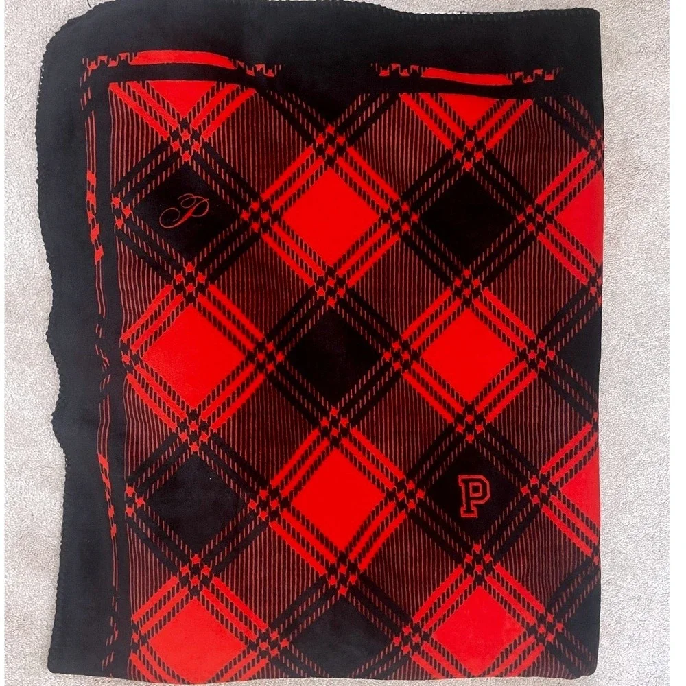 Victorias Secret PINK Sherpa Blanket Red Plaid Heart Dog 50x60 Throw Holiday EUC